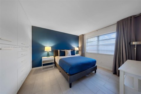 Villa ou maison à louer à Wilton Manors, Floride: 2 chambres, 156.63 m2 № 1965765 - photo 17