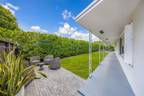 Villa ou maison à louer à Wilton Manors, Floride: 2 chambres, 156.63 m2 № 1965765 - photo 21