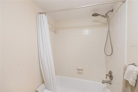 Condo in Tarpon Springs, Florida, 2 bedrooms  № 1732934 - photo 11