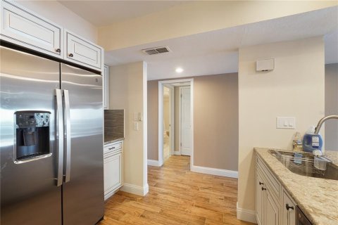 Condo in Tarpon Springs, Florida, 2 bedrooms  № 1732934 - photo 14