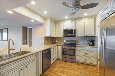Condo in Tarpon Springs, Florida, 2 bedrooms  № 1732934 - photo 16