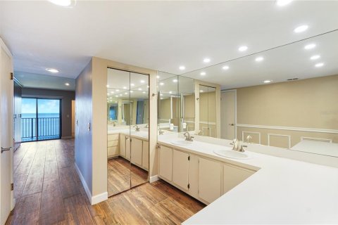 Condo in Tarpon Springs, Florida, 2 bedrooms  № 1732934 - photo 20