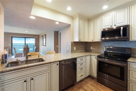 Condo in Tarpon Springs, Florida, 2 bedrooms  № 1732934 - photo 17
