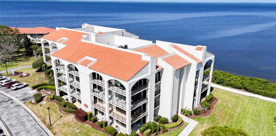 Condo in Tarpon Springs, Florida, 2 bedrooms № 1732934