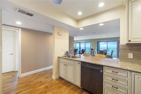 Condo in Tarpon Springs, Florida, 2 bedrooms  № 1732934 - photo 15