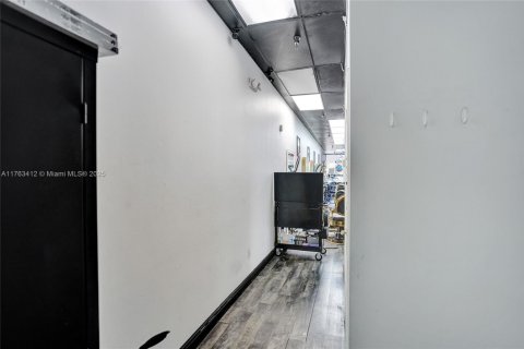 Commercial property in Royal Palm Beach, Florida № 1693234 - photo 23