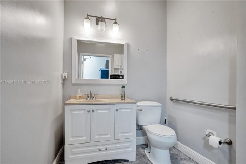 Commercial property in Royal Palm Beach, Florida № 1693234 - photo 21