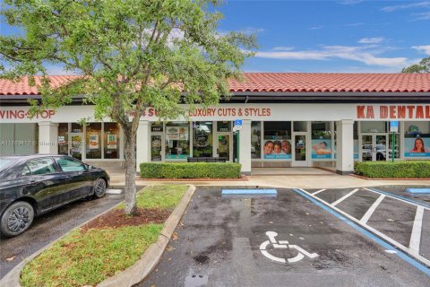 Commercial property in Royal Palm Beach, Florida № 1693234 - photo 25