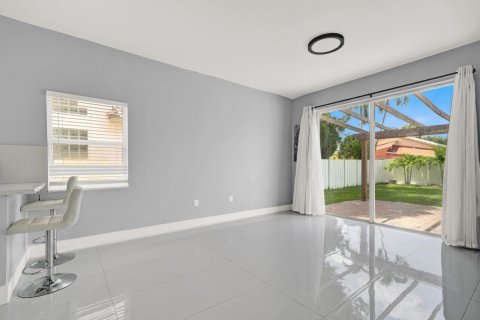 Casa en venta en Pembroke Pines, Florida, 4 dormitorios, 192.77 m2 № 2249313 - foto 5