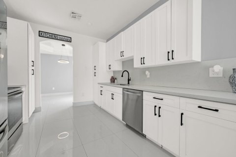 Casa en venta en Pembroke Pines, Florida, 4 dormitorios, 192.77 m2 № 2249313 - foto 9