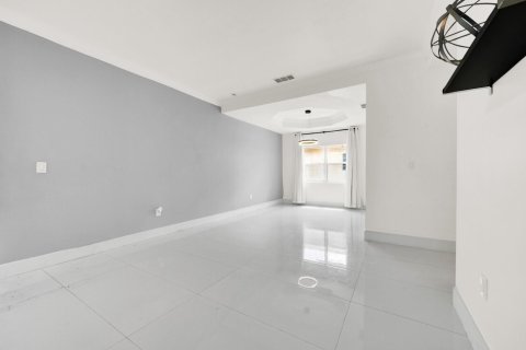 Casa en venta en Pembroke Pines, Florida, 4 dormitorios, 192.77 m2 № 2249313 - foto 18