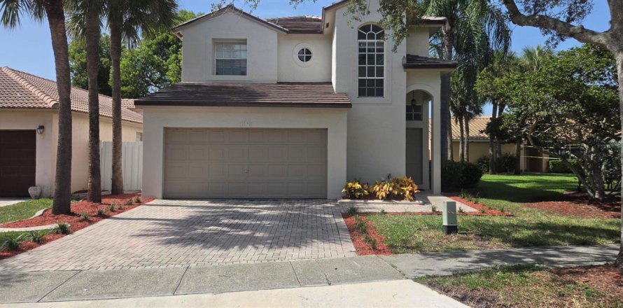 Casa en Pembroke Pines, Florida 4 dormitorios, 192.77 m2 № 2249313