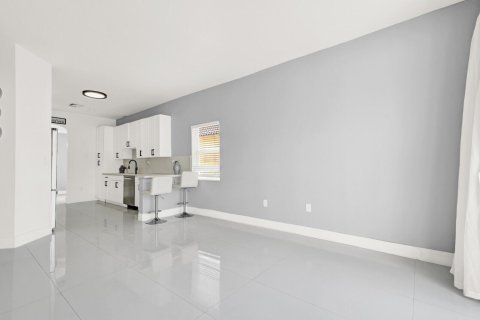 Casa en venta en Pembroke Pines, Florida, 4 dormitorios, 192.77 m2 № 2249313 - foto 6