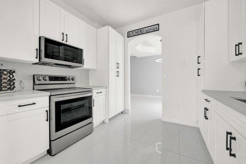 Casa en venta en Pembroke Pines, Florida, 4 dormitorios, 192.77 m2 № 2249313 - foto 10