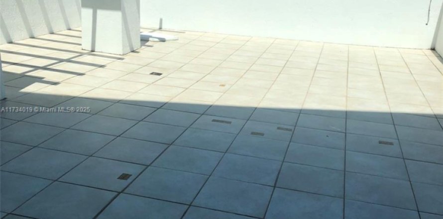Condominio en Miami Beach, Florida, 1 dormitorio  № 1710916