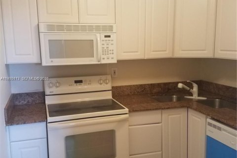 Condo in Fort Lauderdale, Florida, 2 bedrooms № 2036305 - photo 11