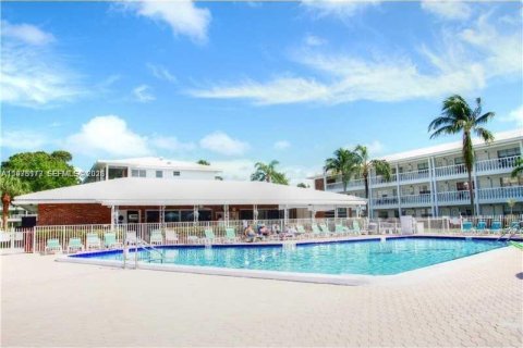 Condo in Fort Lauderdale, Florida, 2 bedrooms № 2036305 - photo 2