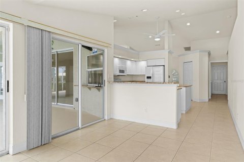 House in Cape Coral, Florida 4 bedrooms, 230.86 sq.m. № 2386153 - photo 18