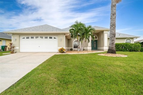 House in Cape Coral, Florida 4 bedrooms, 230.86 sq.m. № 2386153