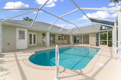 House in Cape Coral, Florida 4 bedrooms, 230.86 sq.m. № 2386153 - photo 2