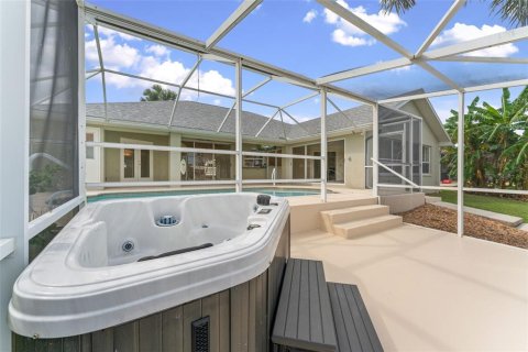 House in Cape Coral, Florida 4 bedrooms, 230.86 sq.m. № 2386153 - photo 3