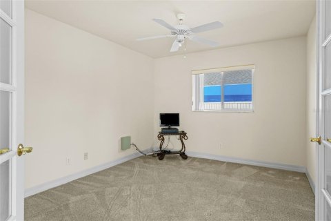 House in Cape Coral, Florida 4 bedrooms, 230.86 sq.m. № 2386153 - photo 28