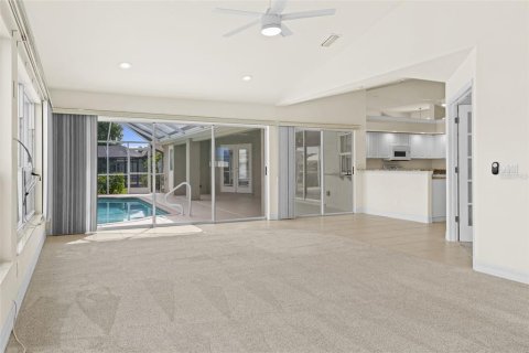 House in Cape Coral, Florida 4 bedrooms, 230.86 sq.m. № 2386153 - photo 22
