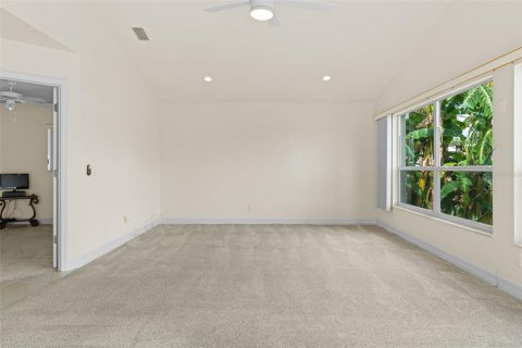 House in Cape Coral, Florida 4 bedrooms, 230.86 sq.m. № 2386153 - photo 30