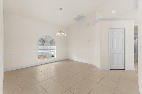 House in Cape Coral, Florida 4 bedrooms, 230.86 sq.m. № 2386153 - photo 24