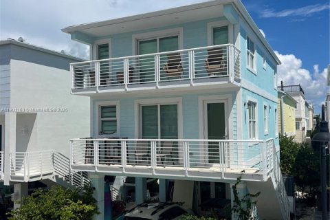 House in Key Largo, Florida 3 bedrooms, 132.66 sq.m. № 1952313