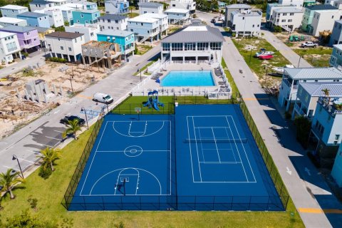 House in Key Largo, Florida 3 bedrooms, 132.66 sq.m. № 1952313 - photo 16