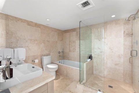 Condo in Miami Beach, Florida, 3 bedrooms  № 2022964 - photo 13