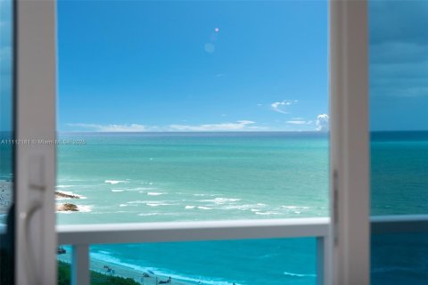 Condo in Miami Beach, Florida, 3 bedrooms  № 2022964 - photo 16