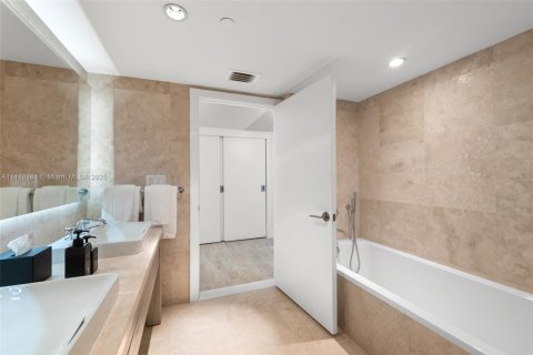 Condo in Miami Beach, Florida, 3 bedrooms  № 2022964 - photo 9