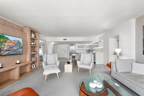 Condo in Miami Beach, Florida, 3 bedrooms  № 2022964 - photo 10