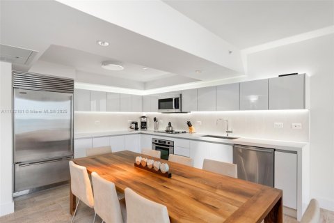 Condo in Miami Beach, Florida, 3 bedrooms  № 2022964 - photo 4