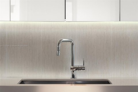 Condo in Miami Beach, Florida, 3 bedrooms  № 2022964 - photo 17