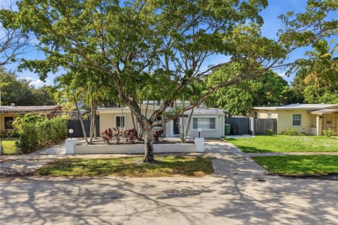 Снять в аренду виллу или дом в Норт-Майами, Флорида 4 спальни, 169.27м2, № 1991006 - фото 22