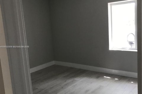 Снять в аренду виллу или дом в Норт-Майами, Флорида 4 спальни, 169.27м2, № 1991006 - фото 16