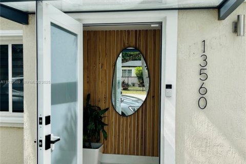 Снять в аренду виллу или дом в Норт-Майами, Флорида 4 спальни, 169.27м2, № 1991006 - фото 3