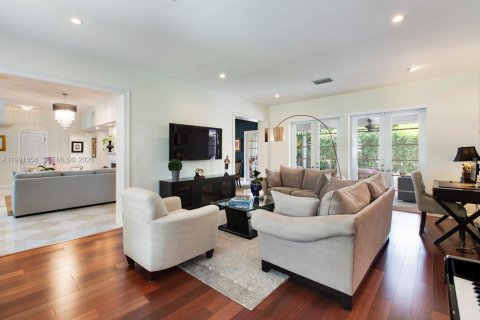 Купить виллу или дом в Корал-Гейблс, Флорида 5 спален, 375.33м2, № 2052663 - фото 4