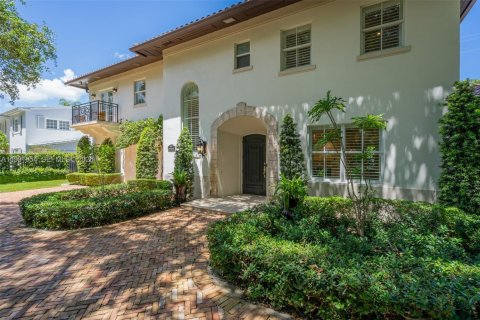 Купить виллу или дом в Корал-Гейблс, Флорида 5 спален, 375.33м2, № 2052663 - фото 29