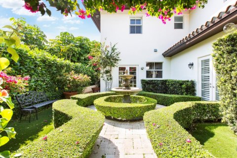 Купить виллу или дом в Корал-Гейблс, Флорида 5 спален, 375.33м2, № 2052663 - фото 8