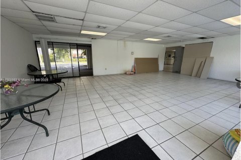 Condominio en alquiler en North Miami Beach, Florida, 2 dormitorios, 78.13 m2 № 1928170 - foto 13