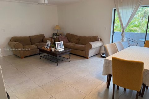 Condominio en alquiler en North Miami Beach, Florida, 2 dormitorios, 78.13 m2 № 1928170 - foto 16