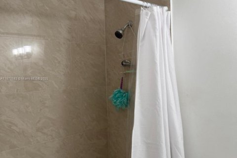 Condominio en alquiler en North Miami Beach, Florida, 2 dormitorios, 78.13 m2 № 1928170 - foto 29