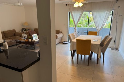 Condominio en alquiler en North Miami Beach, Florida, 2 dormitorios, 78.13 m2 № 1928170 - foto 17