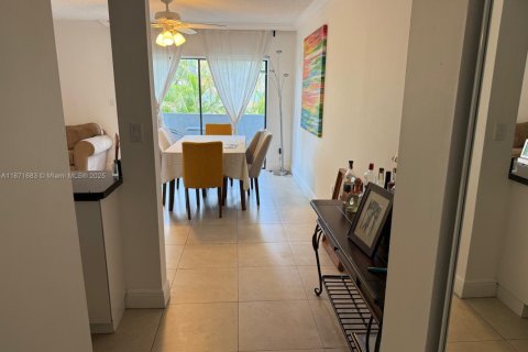 Condominio en alquiler en North Miami Beach, Florida, 2 dormitorios, 78.13 m2 № 1928170 - foto 18