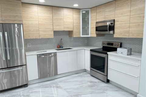 House in Dania Beach, Florida 4 bedrooms, 142.14 sq.m. № 2247673