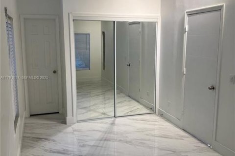 Снять в аренду виллу или дом в Дания-Бич, Флорида 1 комната, 142.14м2, № 2247673 - фото 22